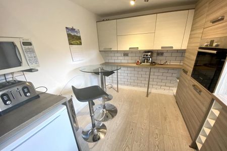 2 bedroom semi-detached house to rent - Photo 5