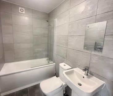 4 bedroom end of terrace house to rent - Photo 3