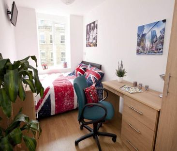 1 bedroom in a flat share to rent - Photo 2