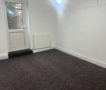 2 Bed Flat, Saint Albans Road, IG3 - Photo 5