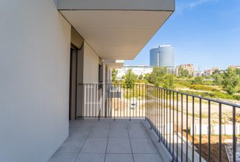 Apartamento T2 no Porto com varanda, garagem e arrumos