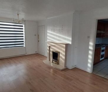 3 bedroom end of terrace house to rent - Photo 2