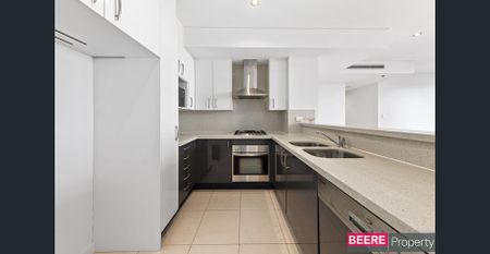 Contemporary 3 Bedroom Apartment With 2 Secure Parking Spaces - Photo 4