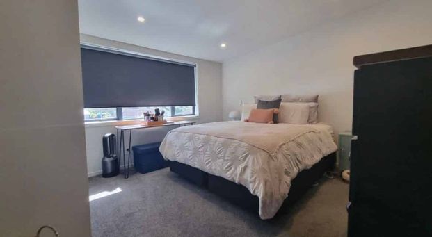 Modern 2-bedroom townhouse in great location - Photo 1