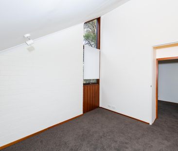 Beautifully Renovated Townhouse in Kambah - Photo 1