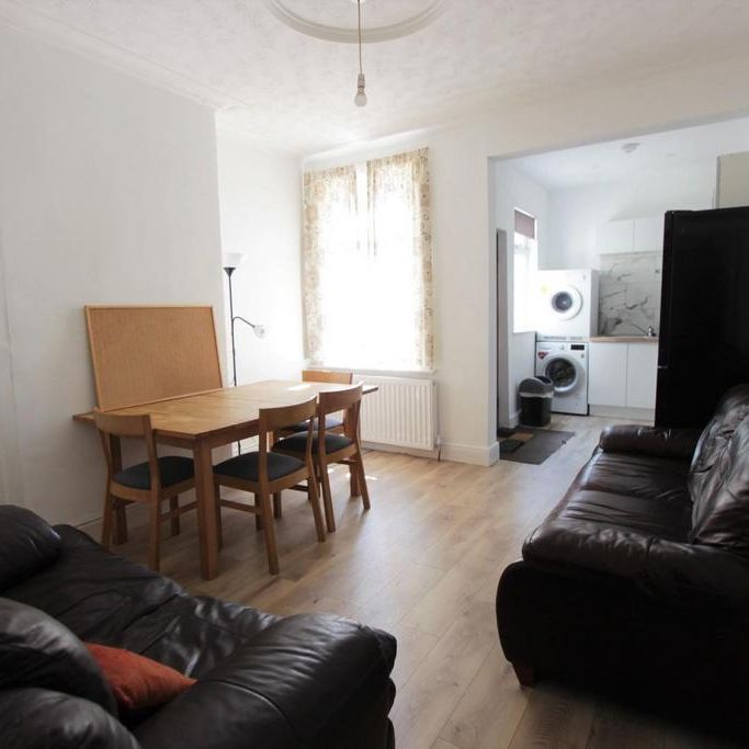4 bedroom terraced house to rent - Photo 1