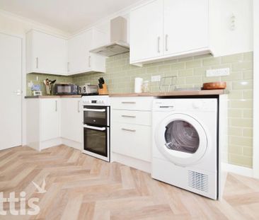 2 bedroom detached bungalow to rent - Photo 2