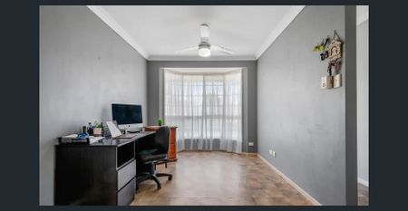 Family Home on 4,202m² with Room to Move - Photo 5