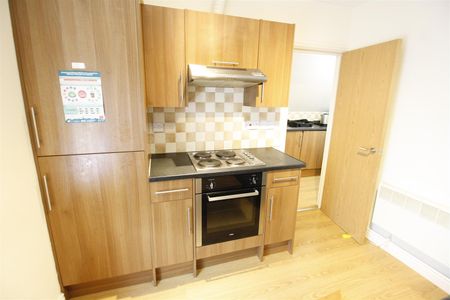 2 Bed Flat To Let On Colum Road - Photo 5