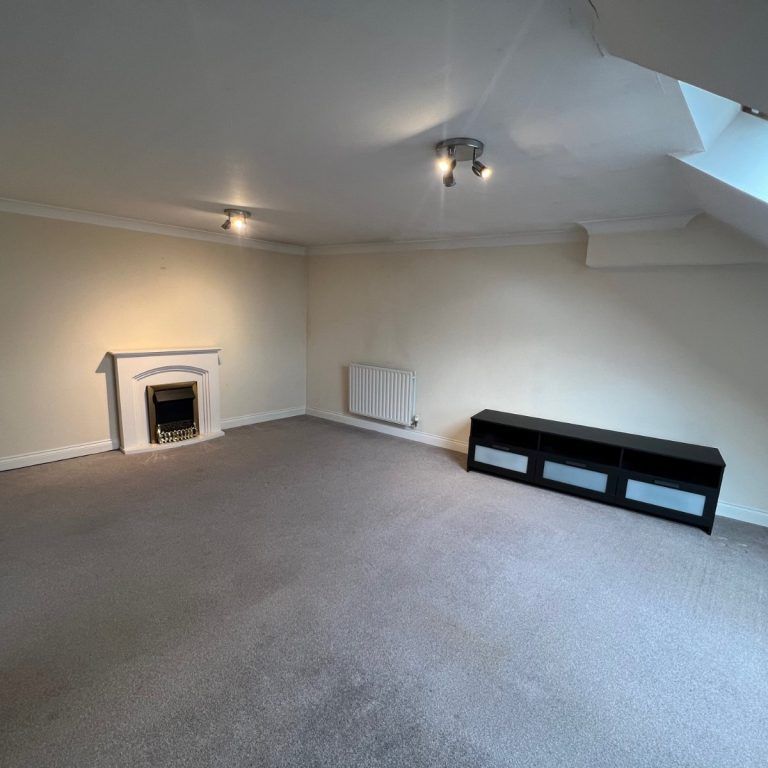 2 Bedroom Flat / Apartment - Twyford Road, Eastleigh - Photo 1