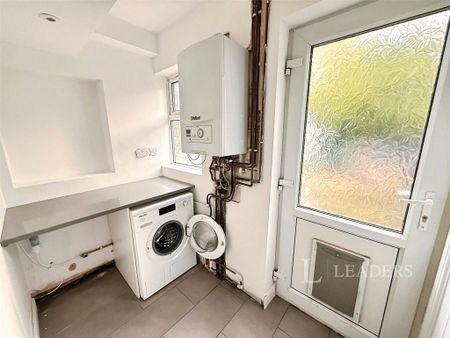 3 bedroom semi-detached house to rent - Photo 5