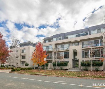 Spacious sub-penthouse apartment in desirable location of Kingston - Photo 1