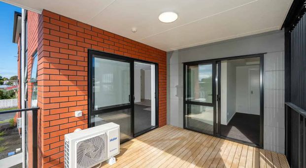 New Self Contained Apartment! - Photo 1