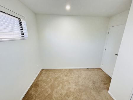 HENDERSON, 3 BEDROOMS - Photo 5