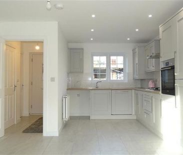 3 bedroom semi-detached house to rent - Photo 2