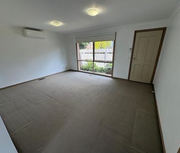 FRESHLY PAINTED THROUGHOUT Immaculate 3 bedroom rear unit. - Photo 1
