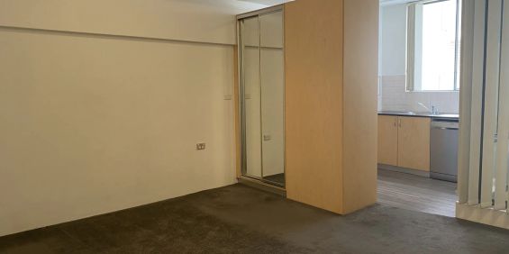 Modern Spacious Studio Apartment in sought after Building. - Photo 3