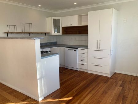 Lovely family home - Photo 2