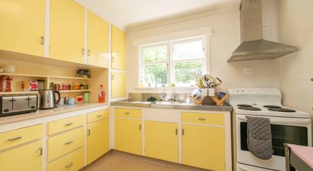 3 Bedroom Rental in the City Centre - Photo 4