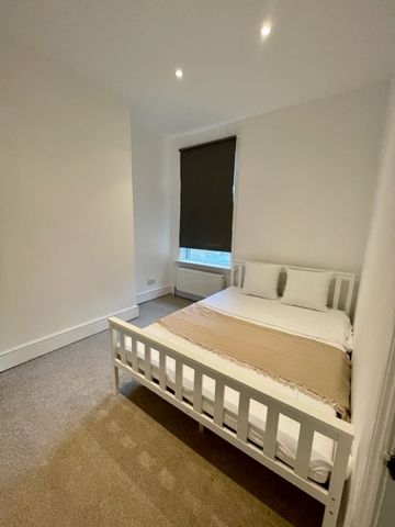 5 Bed Terraced House, York Road, E10 - Photo 3