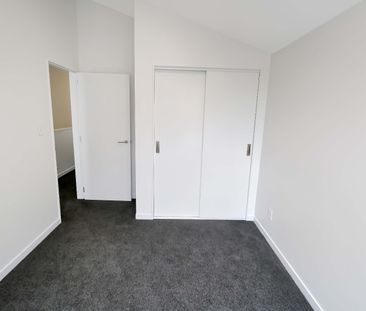 Architecturally Designed Three-Bedroom Townhouse – Karori - Photo 1