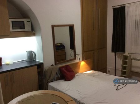 1 bedroom flat to rent - Photo 2