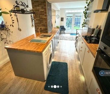 4 bedroom detached house to rent - Photo 3