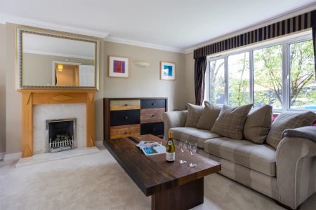 5 Bed, House - Photo 2