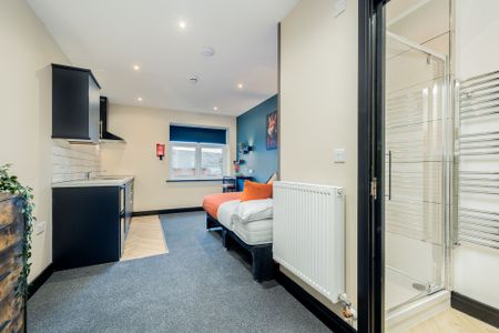 Crown House, Nuneaton, CV11 4BX - Photo 2