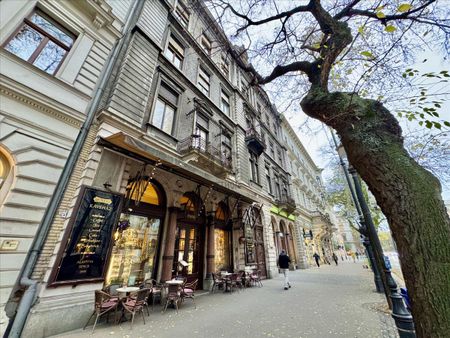 Kiadó jó állapotú lakás - Budapest VI. kerület - Photo 2