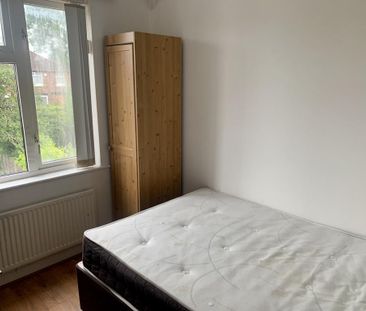 4 bedroom semi-detached house to rent - Photo 5