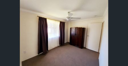 WELL MAINTAINED UNIT - CLOSE TO BEACH & PUBLIC TRANSPORT - Photo 3