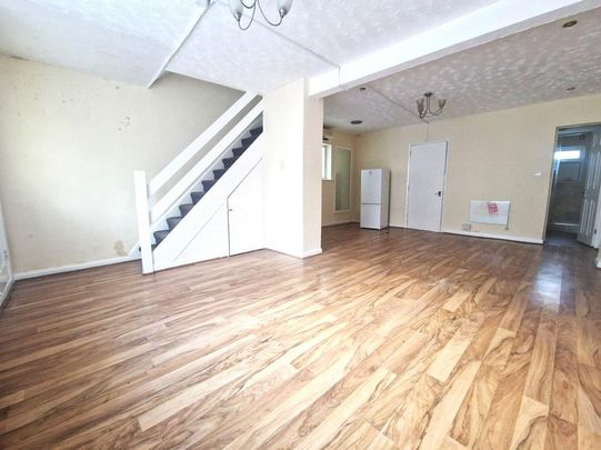 3 bedroom end of terrace house to rent - Photo 1
