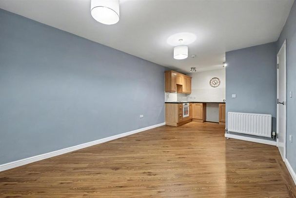 2 bedroom ground floor flat to rent - Photo 1