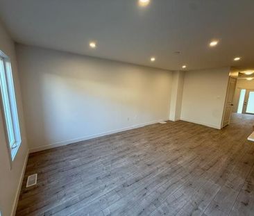 For Lease - 24 Oak Forest Common Crescent, Cambridge, Ontario - Photo 4