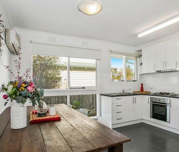 Charming unit in Newtown College Precinct - Photo 1