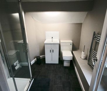 St Ann's Mount (room 4), Burley, Leeds - Photo 1