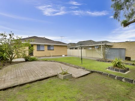 21 Woorigoleen Drive, Keilor East - Photo 4