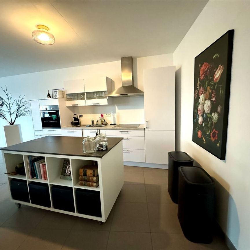 Modern appartement met 1 slaapkamer, gelegen in het centrum van Maaseik. - Photo 1