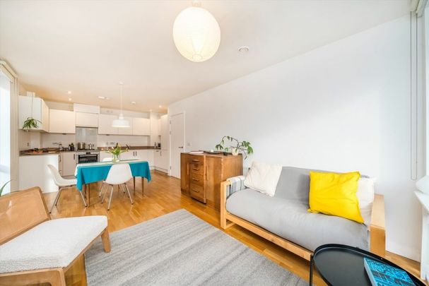 Trafalgar Gardens, E1, London - Photo 1