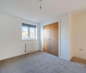 Hereford Close, Woking, GU21 - Photo 2