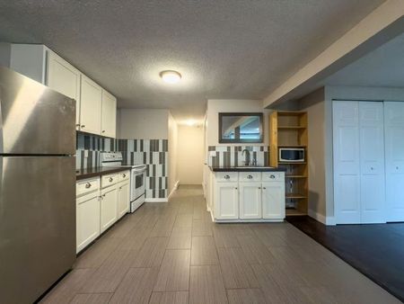 723 Scottsdale Drive • Lower, Guelph - Photo 2