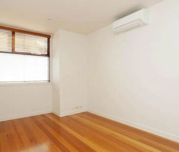 68 Foam Street, Elwood. - Photo 3