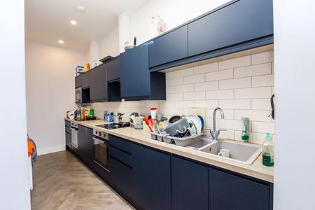 1 bedroom in a flat share to rent - Photo 4