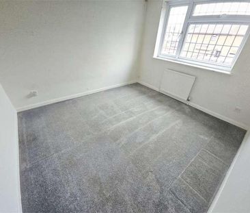 Steli Avenue, Canvey Island, Canvey Island, SS8 - Photo 6