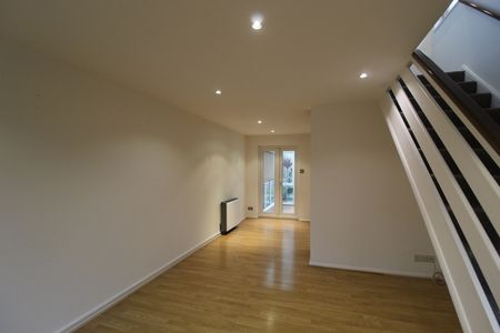 2 Bed End Terrace, St. James's Road, SE1 - Photo 2