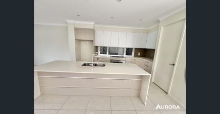 STUNNING TWO STOREY FAMILY HOME LOCATED IN CLEVELAND! - Photo 3