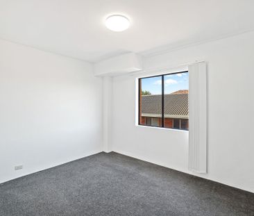 One Bedroom with Lockup Garage - Photo 2