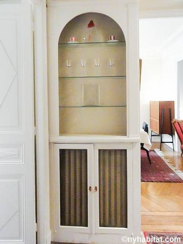 Logement à Paris, Location meublée - Photo 2