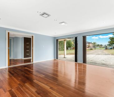 Charming Austral Home with Rural Feel - Photo 4